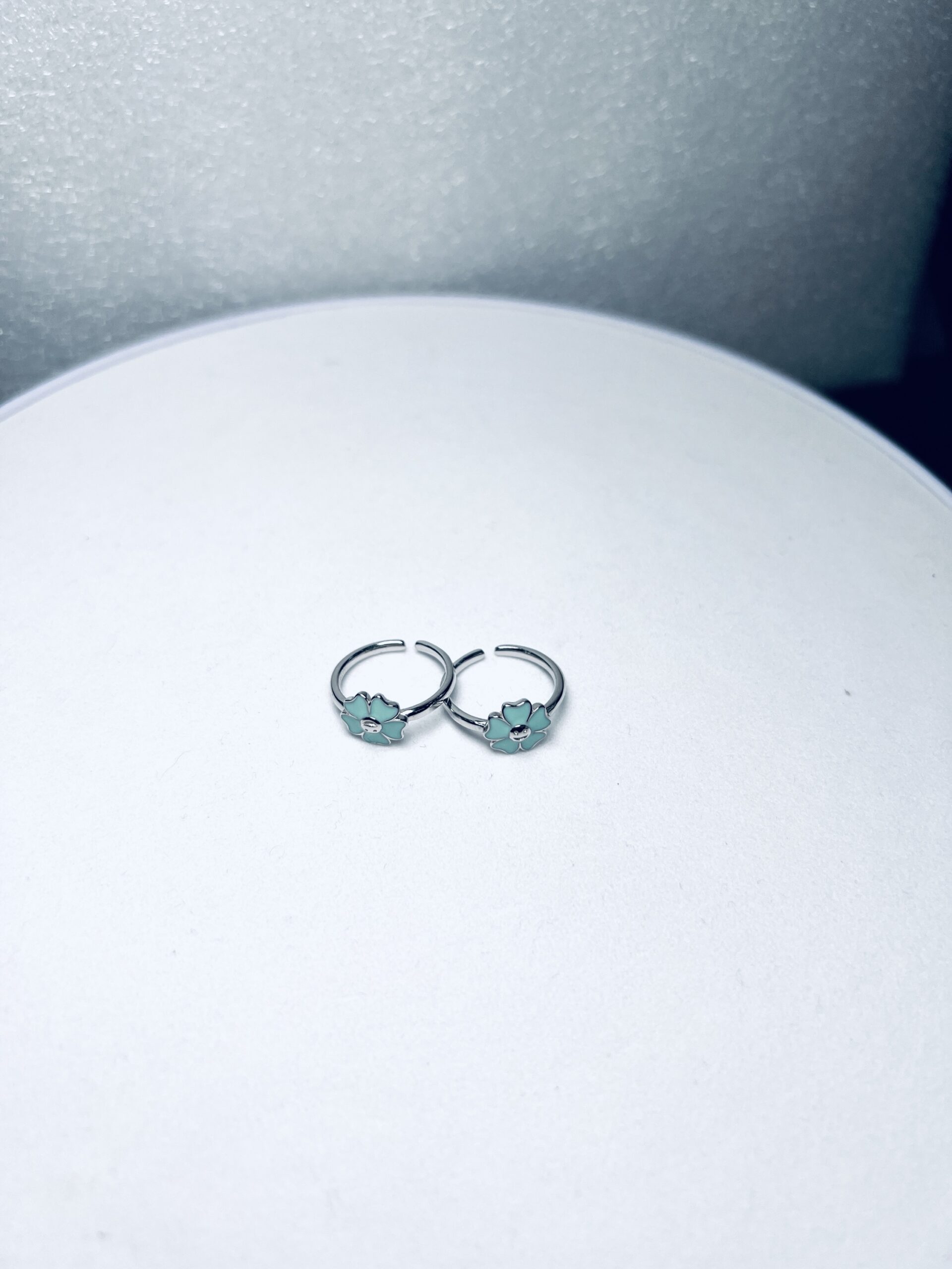 925 Silver Mint Green Flower Toe Rings (Set of 2) - Image 2