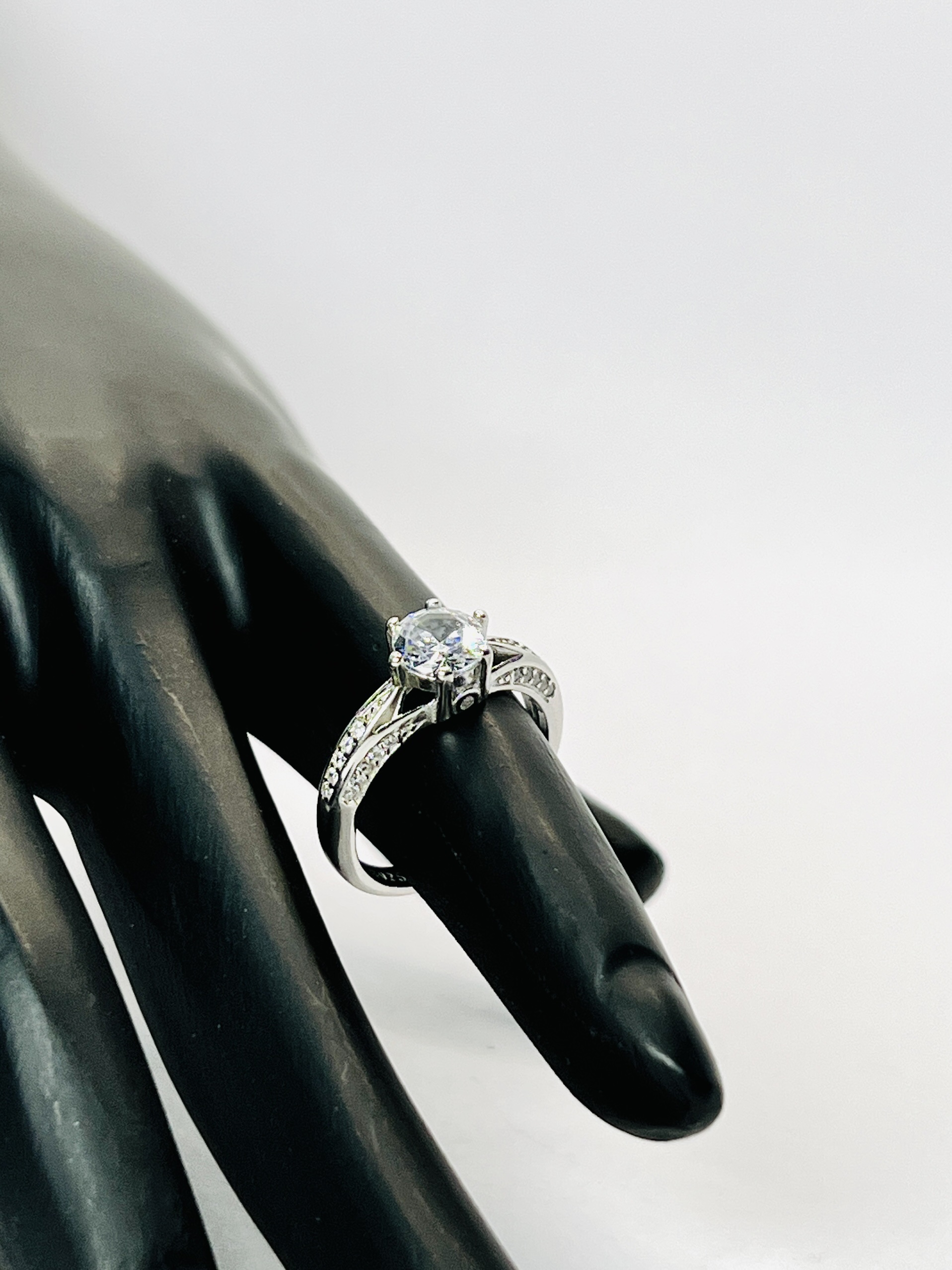 Elegant Split Silver Ring - Image 3