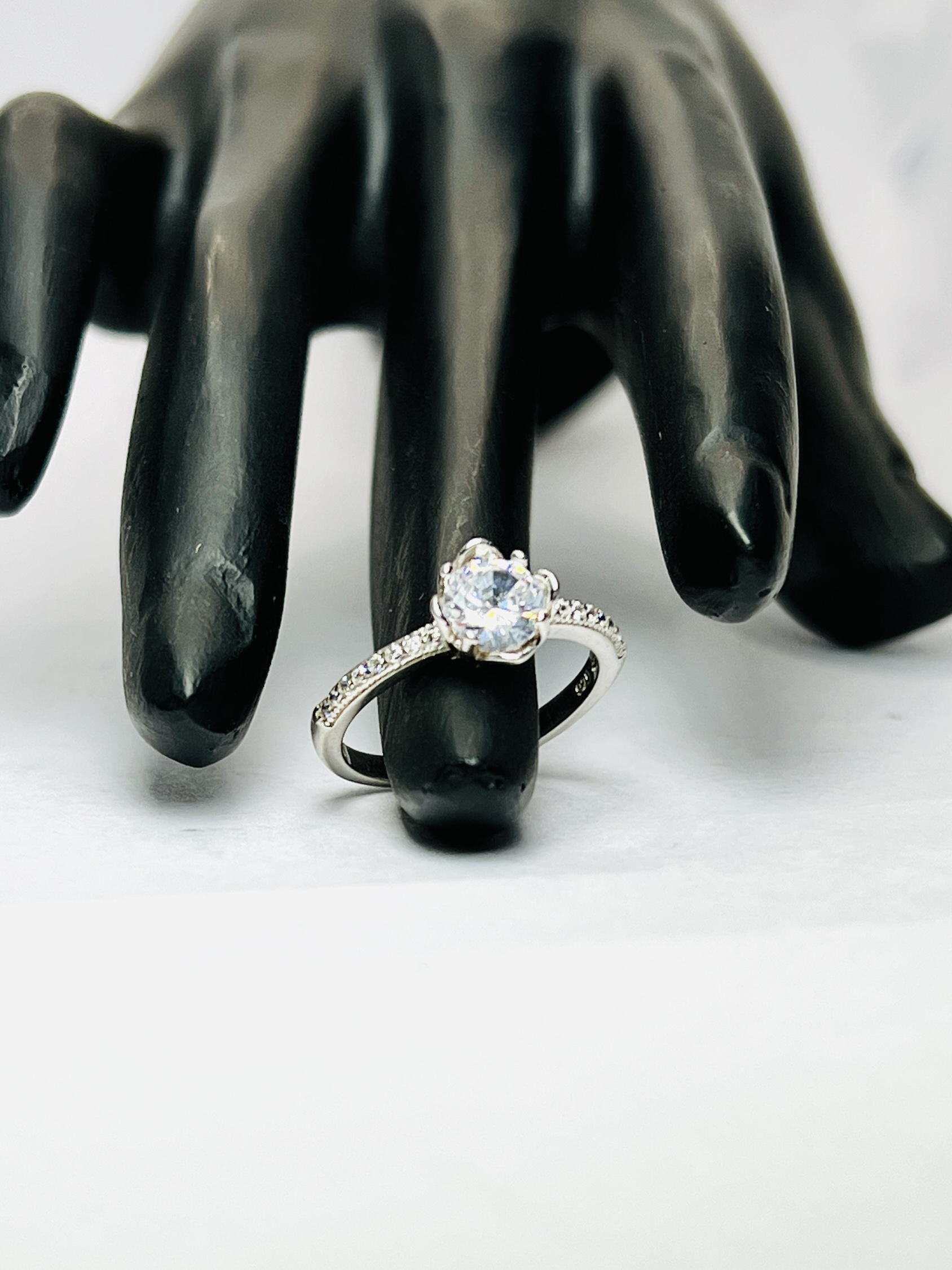 Elegant Silver Ring size 7 - Image 3