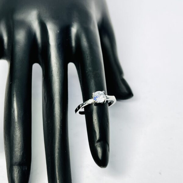 925 Sterling Silver Solitaire Women’s Ring