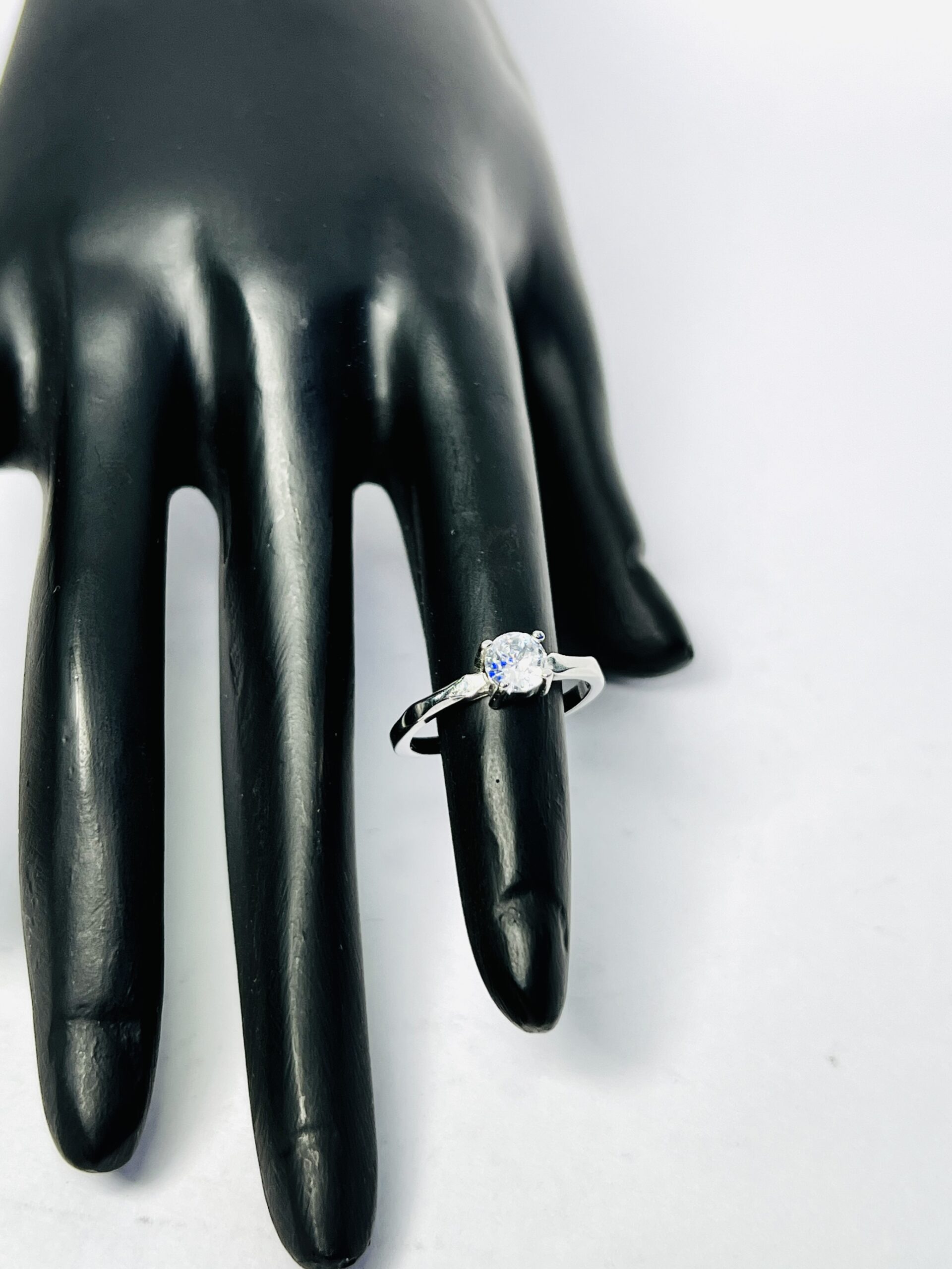 925 Sterling Silver Solitaire Women’s Ring