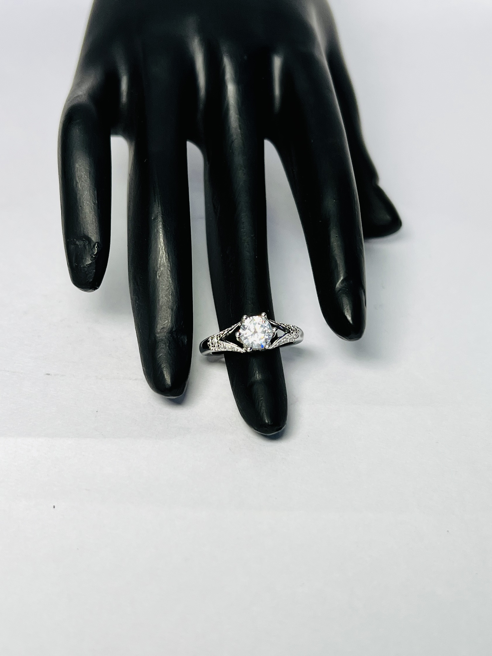 925 Sterling Silver Women’s Ring with Brilliant Round Stone - Image 3