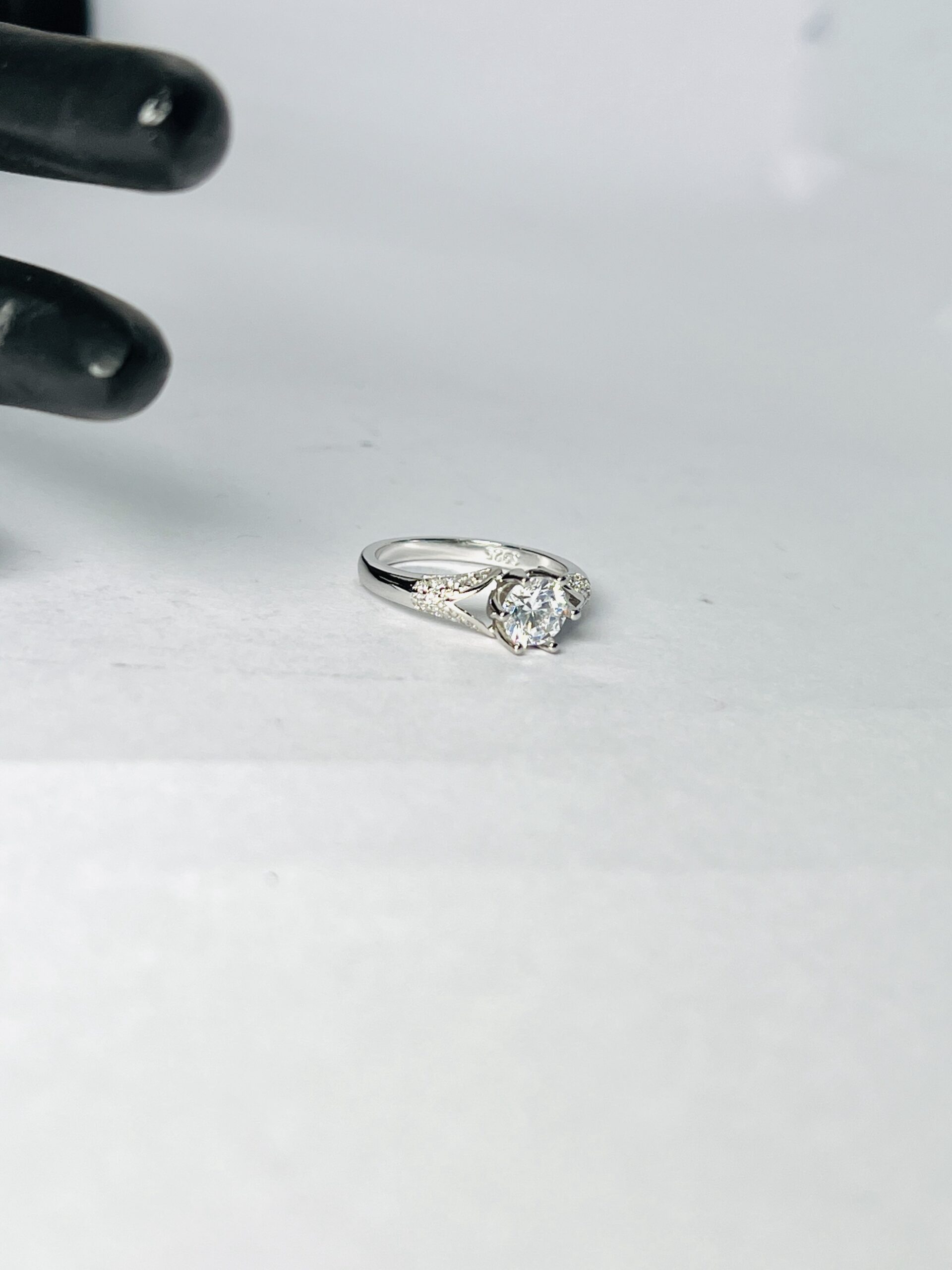 925 Sterling Silver Women’s Ring with Brilliant Round Stone - Image 2