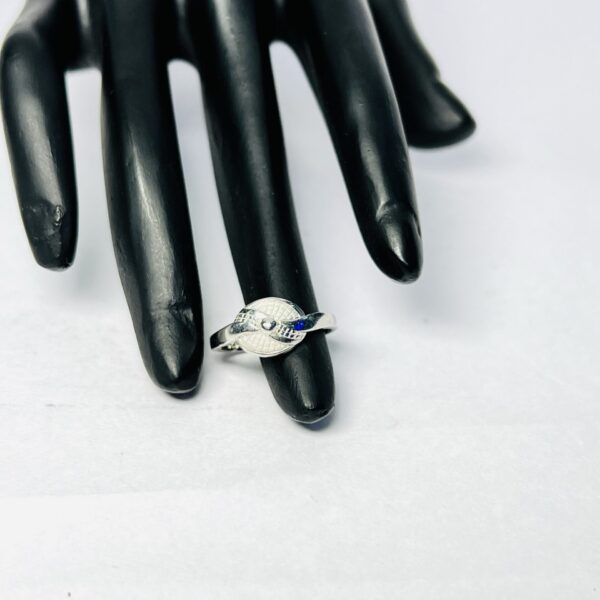 Elegant 925 Sterling Silver Women’s Ring with Textured Round