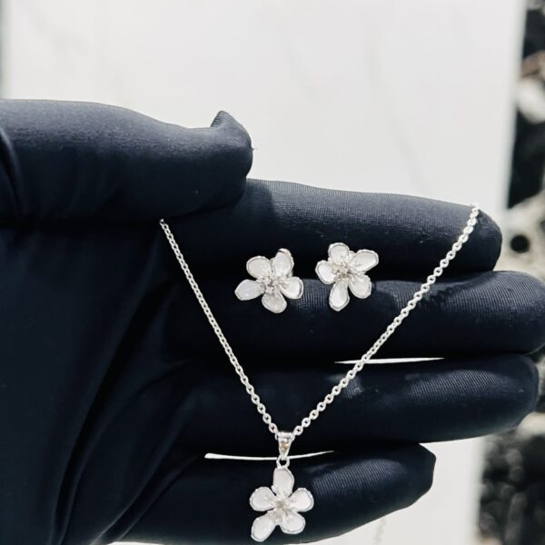Elegant 925 Italian Silver White Flower Pendant Set 🌸