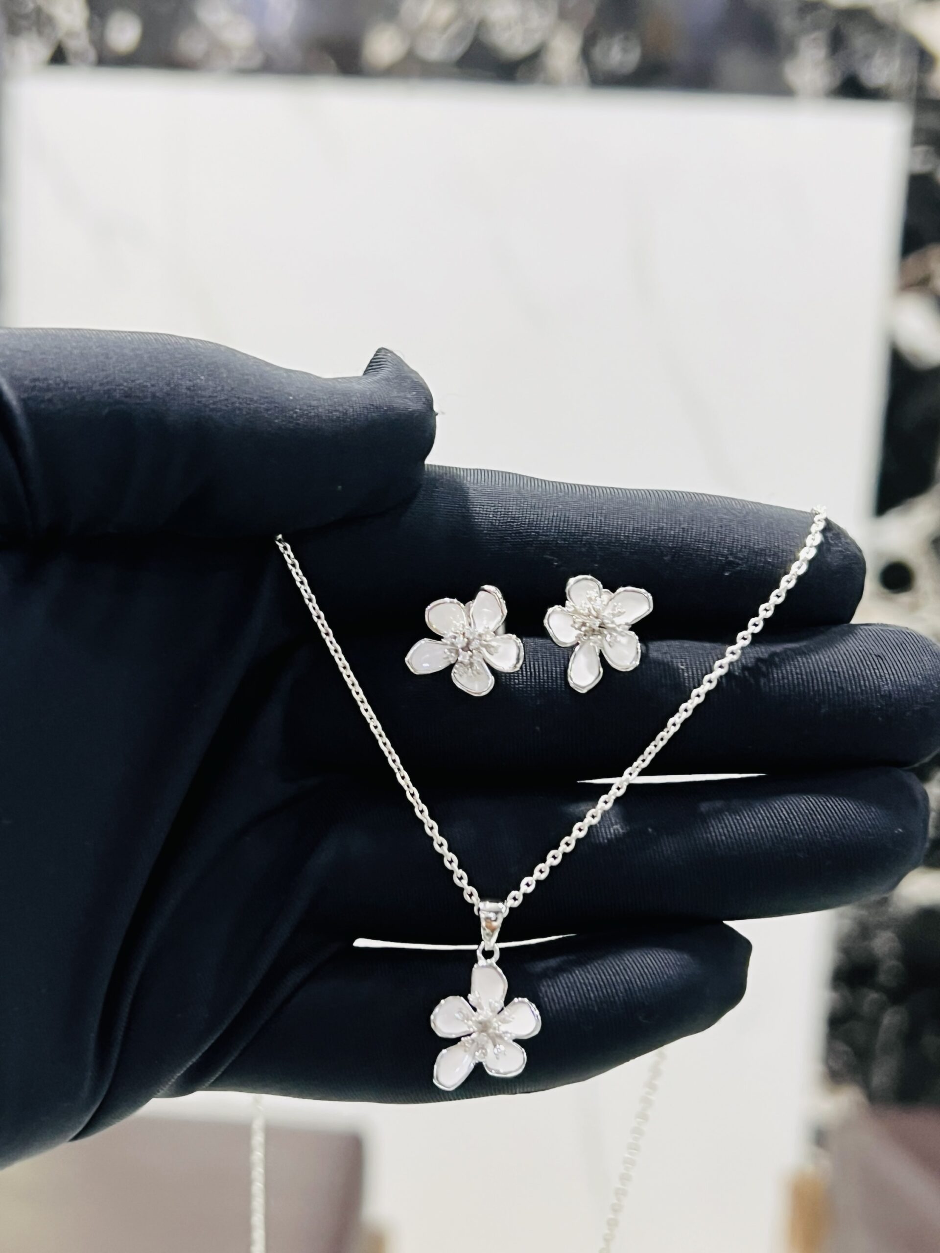Elegant 925 Italian Silver White Flower Pendant Set 🌸
