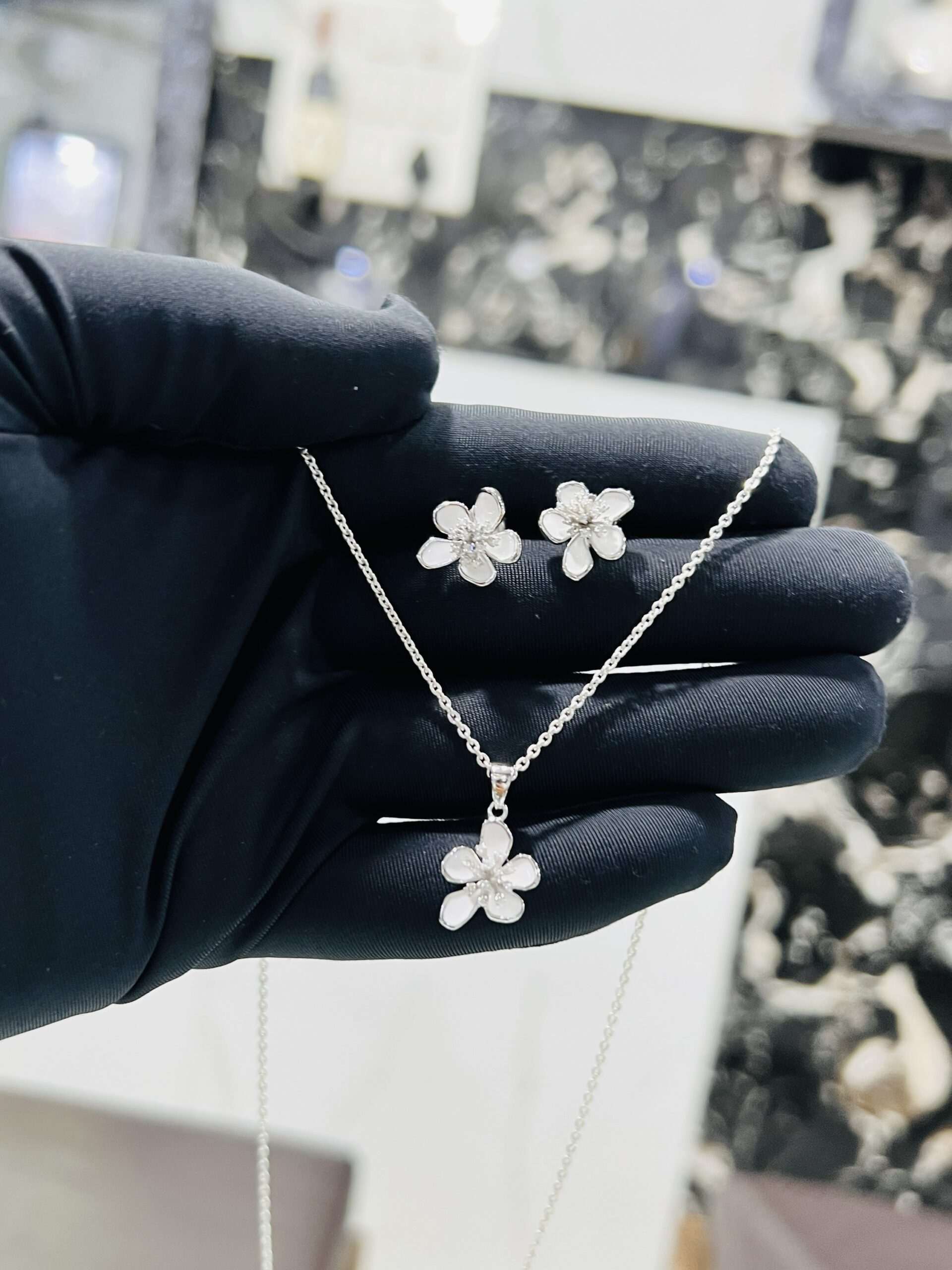Elegant 925 Italian Silver White Flower Pendant Set 🌸 - Image 3