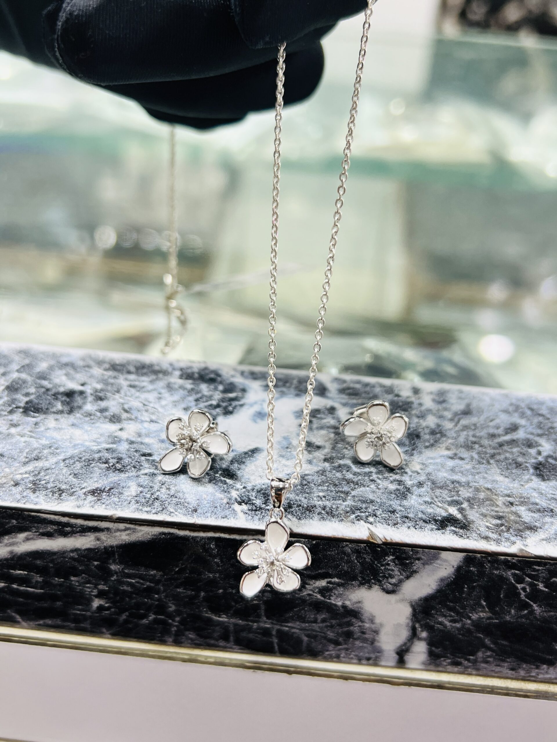 Elegant 925 Italian Silver White Flower Pendant Set 🌸 - Image 2