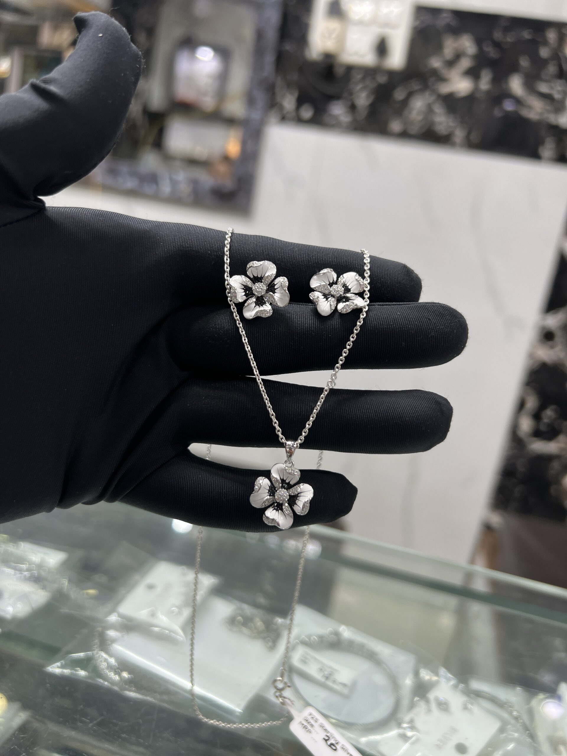 Elegant 925 Italian Silver White and black Flower Pendant Set 🌸