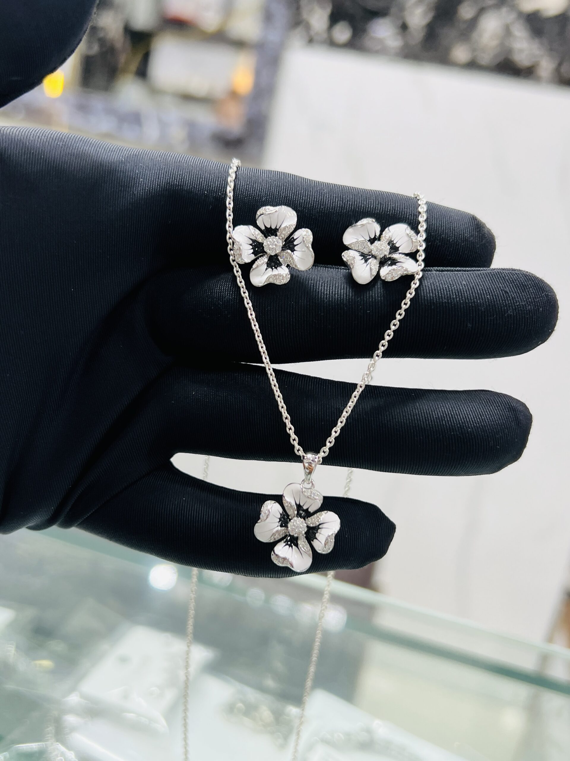 Elegant 925 Italian Silver White and black Flower Pendant Set 🌸 - Image 2