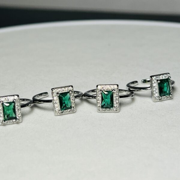 Italian Silver Toe Ring with Green Stone 925 – Anti-Tarnish | Elegant Women’s Toe Jewelry