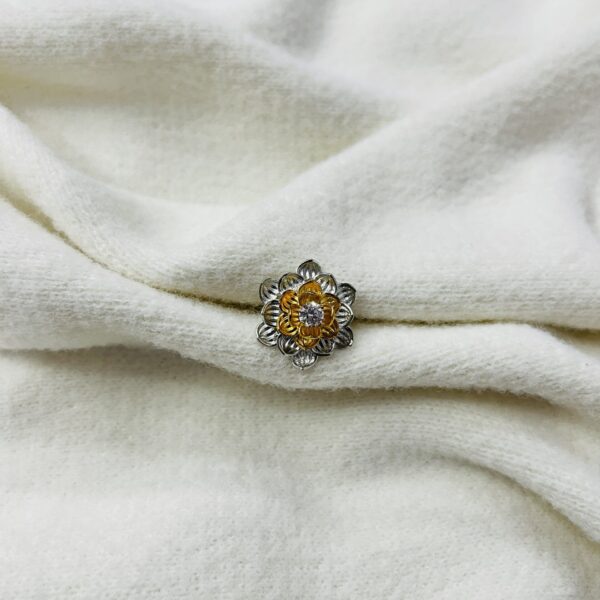 Floral Two-Tone Ring with Crystal Center – Elegant Bloom Design Adjustable