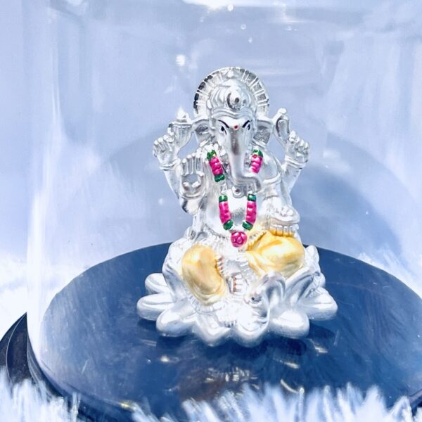 999 Silver Lord Ganesha Murti Emerald in Glass Dome