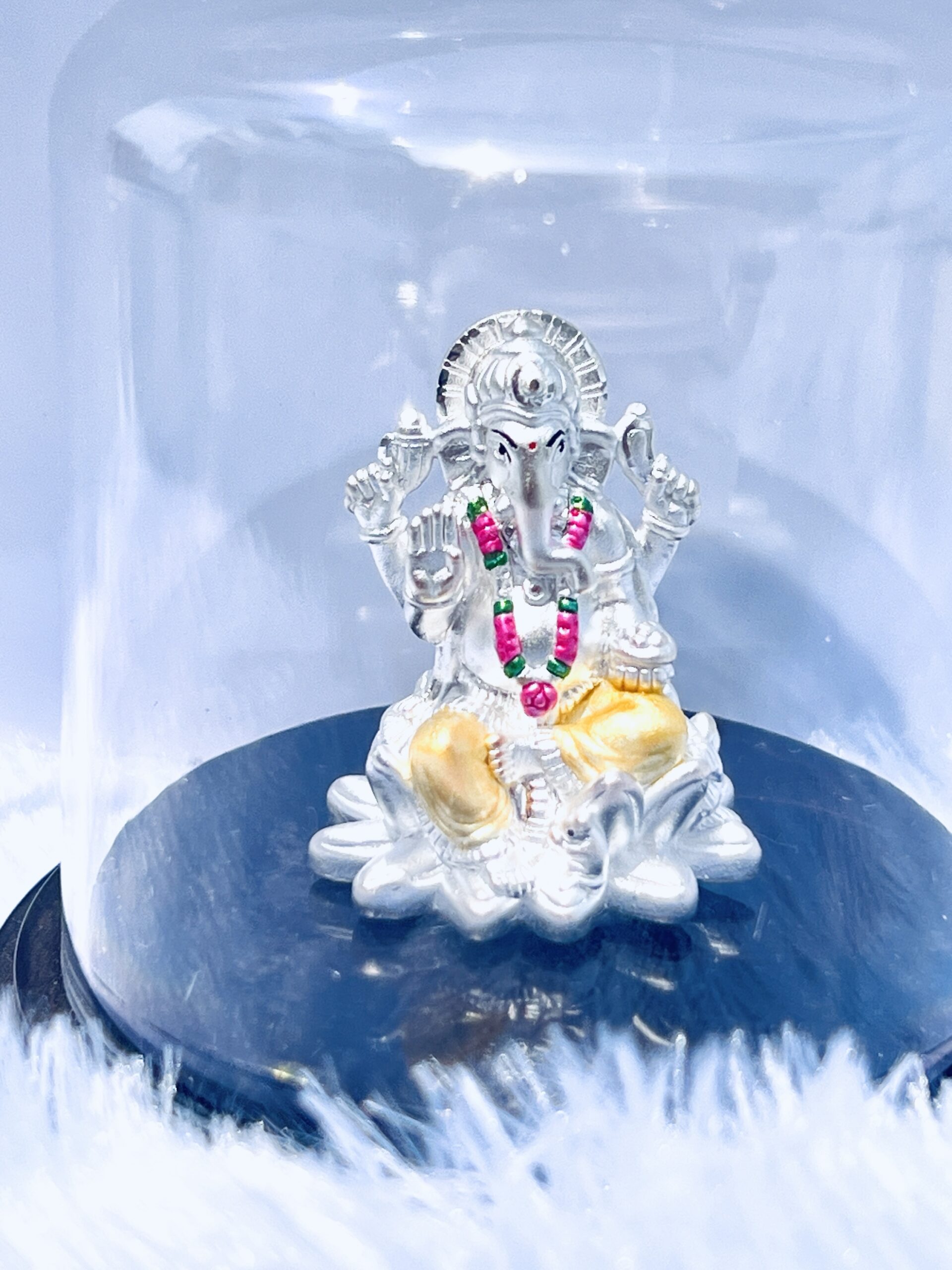 999 Silver Lord Ganesha Murti Emerald in Glass Dome
