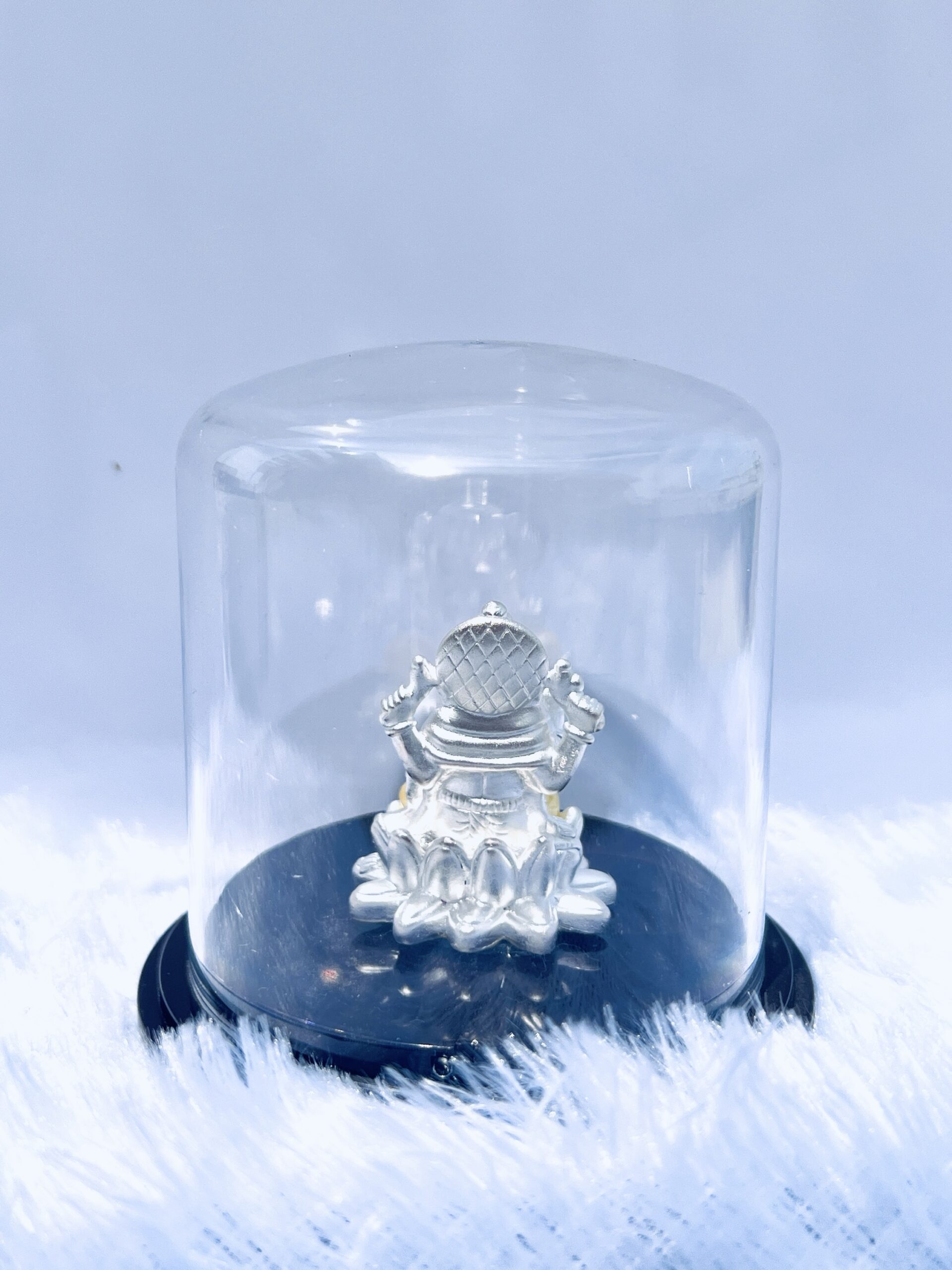 999 Silver Lord Ganesha Murti Emerald in Glass Dome - Image 3
